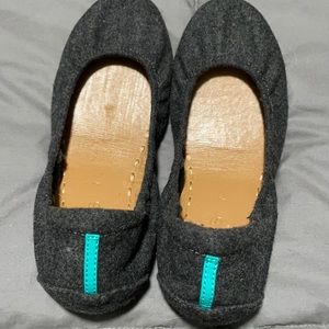 Tieks Greystone size 7 never worn.